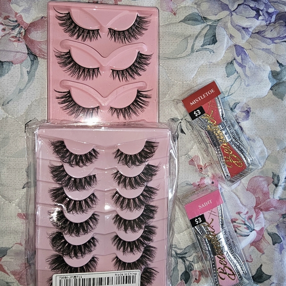 Lashes & Lipsticks - Picture 1 of 3